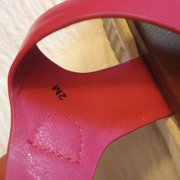 Pink Multi colored sandals for little girls - Picture 4 of 5
